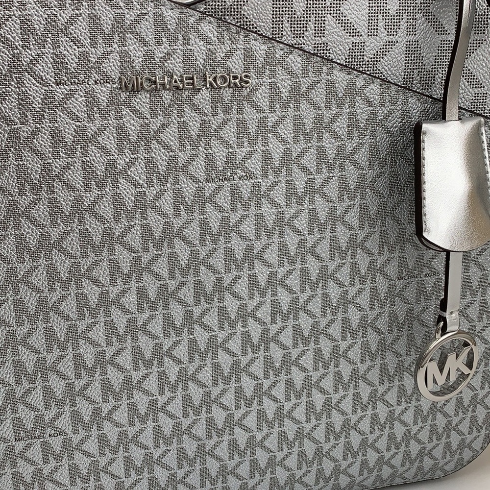 Michael Kors Jet Set Travel Large Chained Tote Shoulder Bag MK
Silver
NWT - Picture 4 of 16